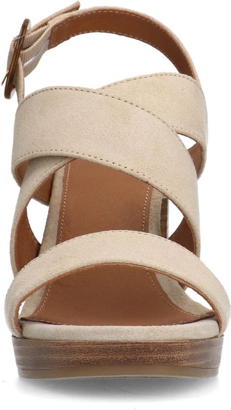 Manfield Dames Beige suède pumps met gesp Maat 36 bol