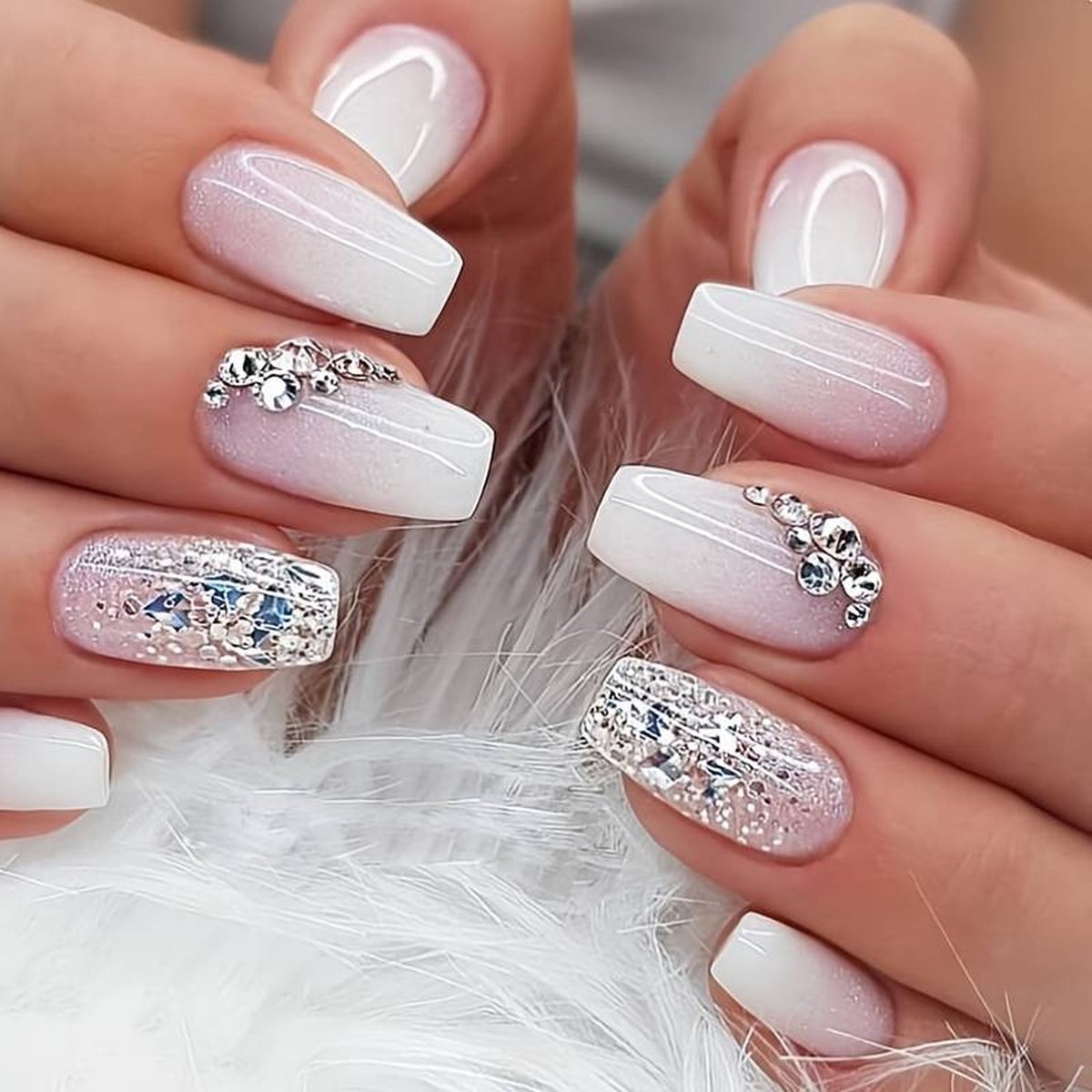 Goedkoopste 24 stks / set White Medium Length Press On Nails - Glanzende Ballerina nagels met Steentjes- roze gradiënt - Herbruikbaar en makkelijk plaatsen en verwijderbare - glitter - elegante stijl nepnagels - mooi design valse nagels