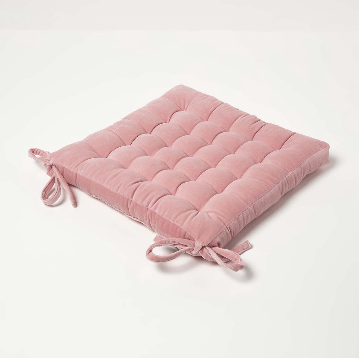 Homescapes stoelkussen – fluweel zitkussen – roze – 40x40 cm – met lint – voor eetkamer & buitengebruik