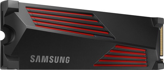 Zwarte Samsung 990 PRO M.2 SSD met heatsink met rode accenten.