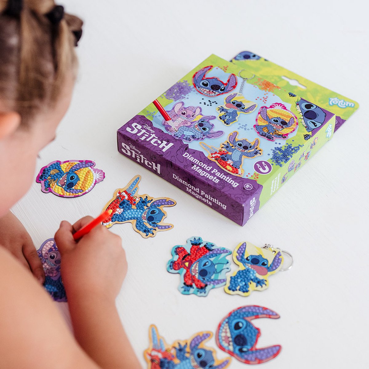 Disney Stitch Totum magneten en sleutelhanger maken met 800+ strass steentjes - knutselset unisex diamond painting creatief speelgoed meisjes en jongens — afbeelding 3