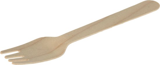Een enkele houten vork op een witte achtergrond.