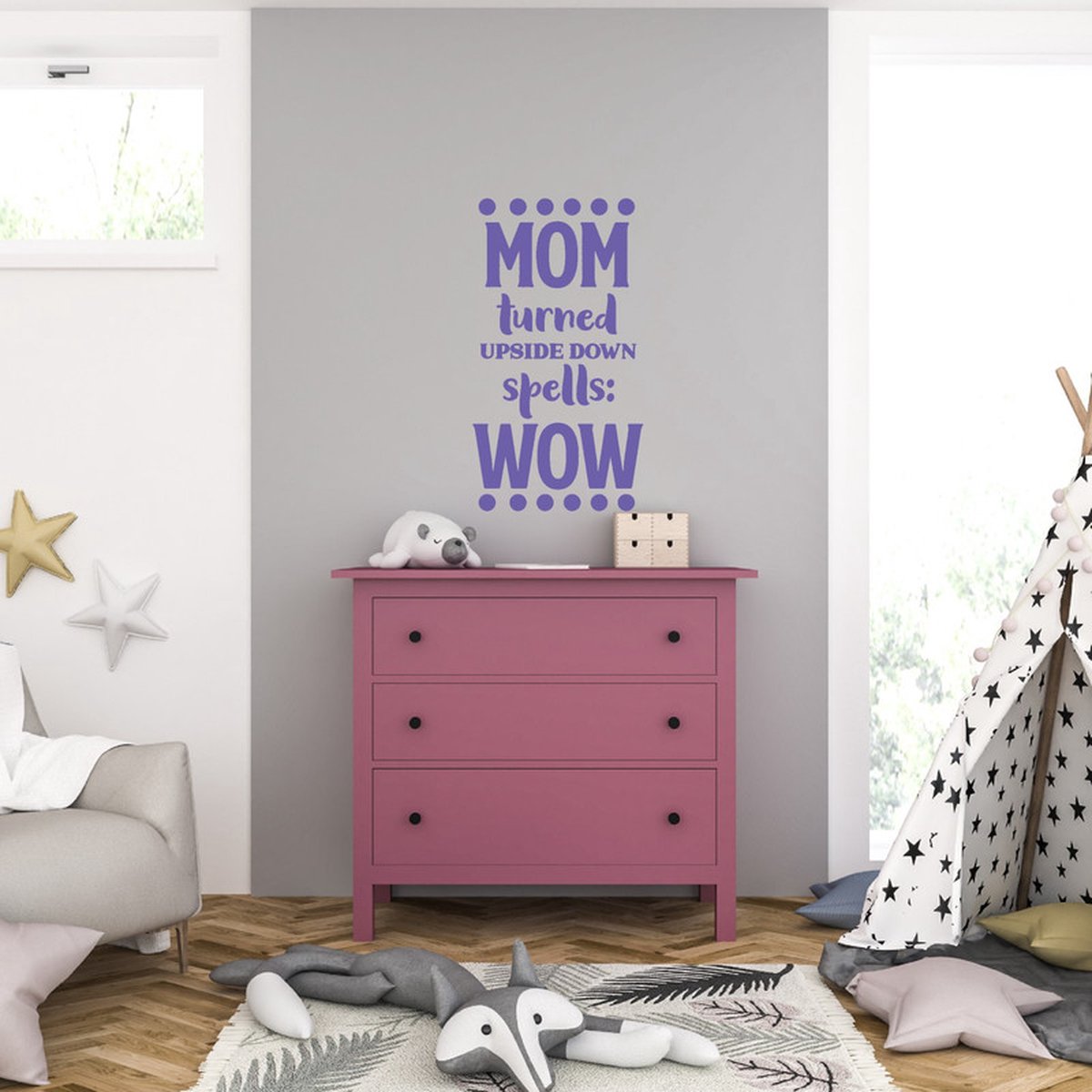 MC Living Muursticker - Mom Turned Upside Down Spells Wow - 40,6 x 74,2 - Paars
