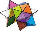 Veelkleurige magische kubus met vormen die lijken op een ster, met de kleuren roze, oranje, groen, paars, blauw, bruin en wit.