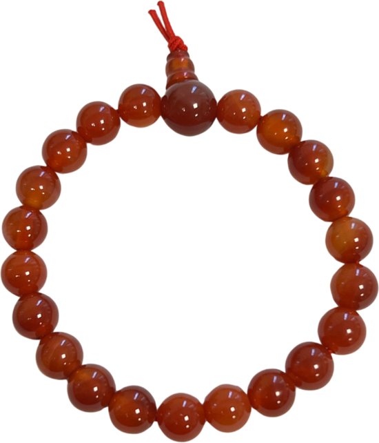 Armband van glanzende, oranjerode carneool kralen met rode koordafsluiting.