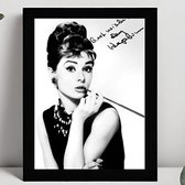 Audrey Hepburn Ingelijste Handtekening – 15 x 10cm In Klassiek Zwart Frame – Gedrukte handtekening