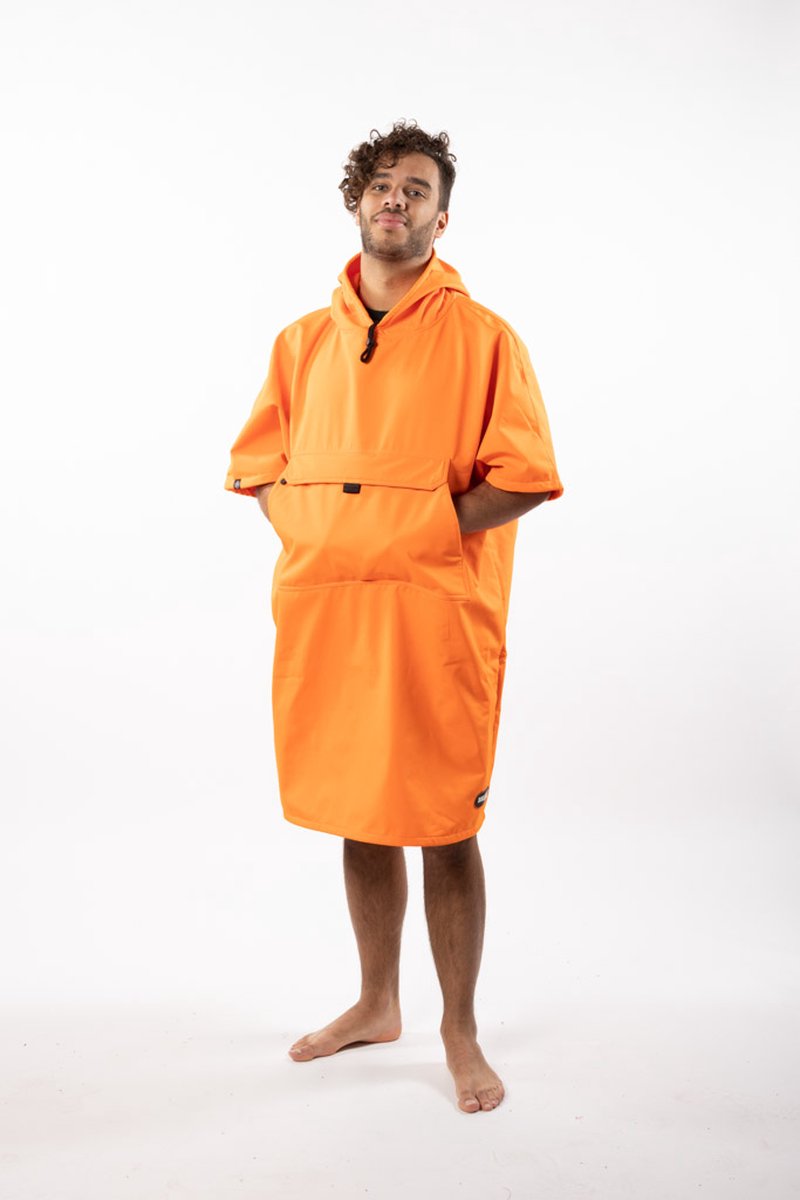 UITERVKOOP! Belieff® Oranje Rpeth softshell Poncho voor dames en heren - 100% gerecycled materiaal - Water- en wind afstotend - handzakken - Ademend materiaal - Oranje
