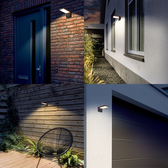 Moderne zwarte wandlamp met sensor, belicht bakstenen muur bij een voordeur en een houten schutting.