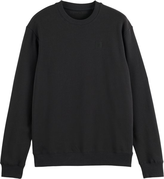 Zwarte trui met crewneck en klein logo op de borst.