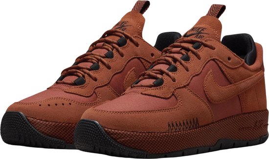 Nike Air Force Sneakers Met Bruine Zool Nike Air Force Wild