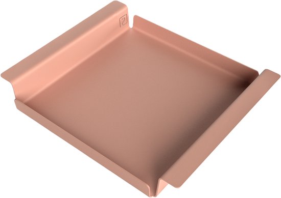 Een oudroze, vierkant dienblad van aluminium met opstaande randen en een subtiel logo.