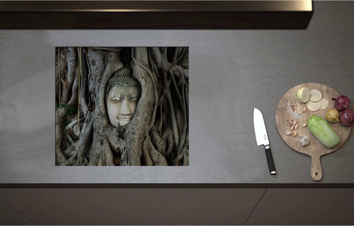Inductieplaat Beschermer - Budha tussen Bomen - 57x51 cm - 2 mm Dik - Inductie Beschermer - Bescherming Inductiekookplaat - Kookplaat Beschermer van Zwart Vinyl