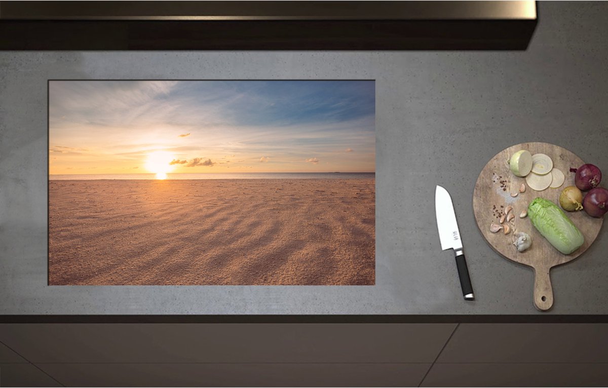 Inductieplaat Beschermer - Close up van het Strand met Mooie Zonsondergang - 85x51 cm - 2 mm Dik - Inductie Beschermer - Bescherming Inductiekookplaat - Kookplaat Beschermer van Zwart Vinyl