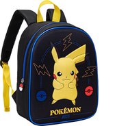 Zwarte Pokémon rugzak met Pikachu, 2 Poké Balls en bliksemschichten. "POKÉMON #025" tekst onderaan.