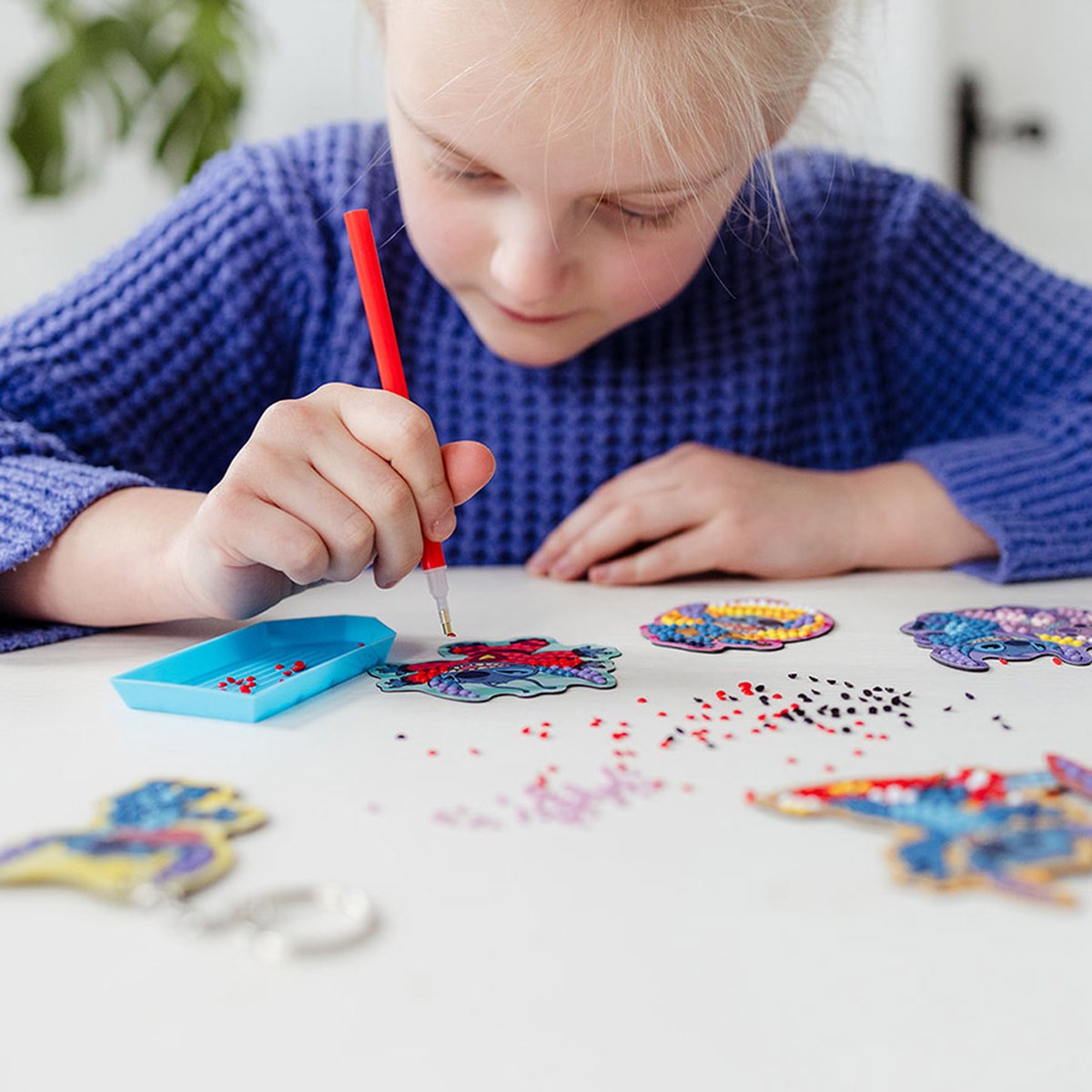 Disney Stitch Totum 3 in 1 knutselset XL - armbandjes, gips gieten, diamond painting magneten en sleutelhanger knutselen - creatief speelgoed cadeau tip knutselen jongens en meisjes vanaf 5 jaar — afbeelding 11