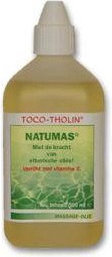Lichtgele massageolie van Natumas in een doorzichtige fles met witte dop. Label met groene golflijnen, 'NATUMAS' en 'verrijkt met vitamine E'.