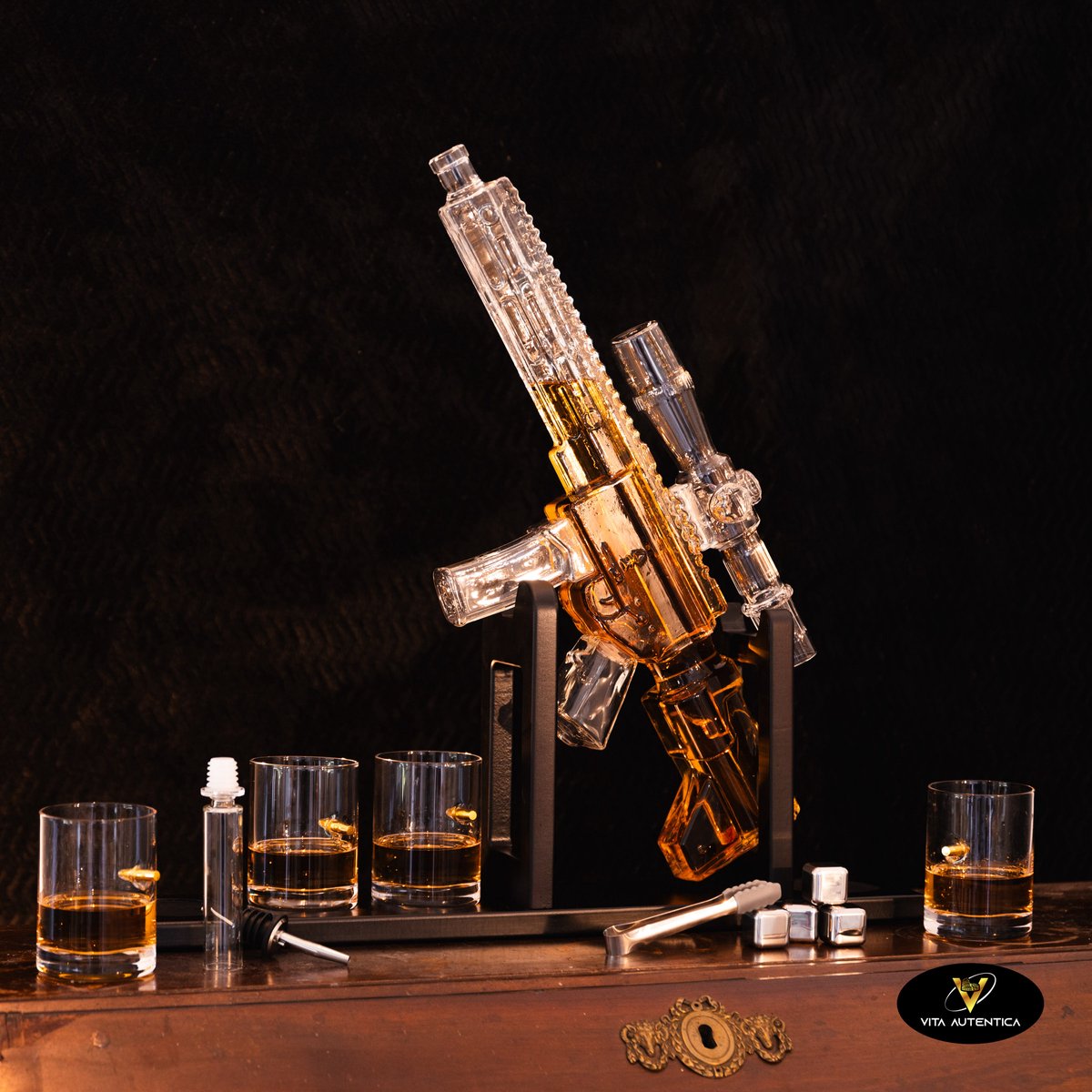 Whiskey Karaf – Machine Geweer – AK-47 - Whiskey Gun - 4 Whiskey Glazen – Whiskey Stones - Cadeau Voor Hem– Whiskey Set – incl. Accessoires – 1 Liter – Luxe Ontwerp