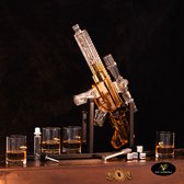 Carafe à whisky – Mitrailleuse – AK-47 – Pistolet à whisky – 4 Verres à whisky – Pierres à whisky – Beau cadeau – Set à whisky – incl. Accessoires de vêtements pour bébé – 1 litre – Design de Luxe