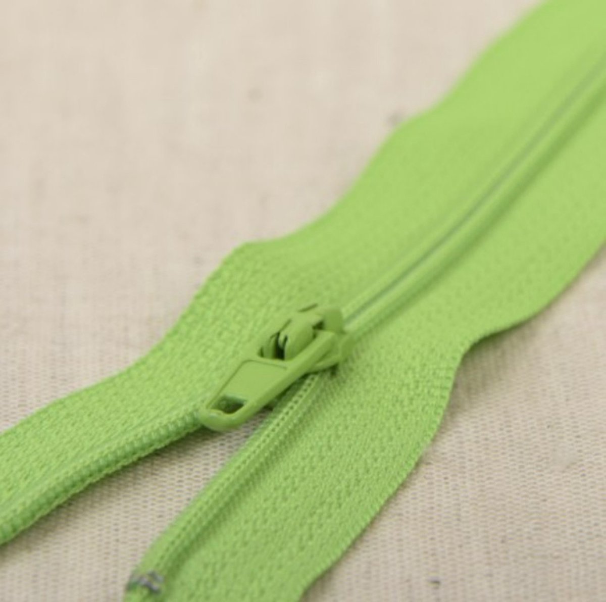 Fijne rits polyester gras groen 15cm - niet-deelbaar stevige rits