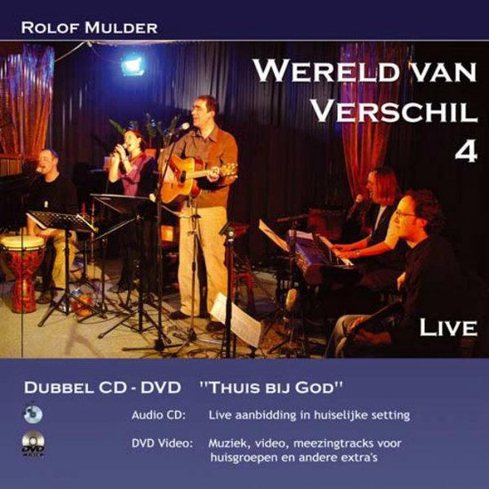 Live-opname van "Wereld van verschil 4" met Rolof Mulder. Een band speelt op een podium, met zang en gitaar.