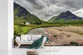 Behang - Fotobehang Uitzicht met groene omgeving van Glen Coe in Schotland - Breedte 525 cm x hoogte 350 cm