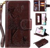 Voor Galaxy Note 10 Plus vrouw en kat reliëf horizontale flip lederen tas, met portemonnee & houder & kaartsleuven & fotolijst & spiegel & lanyard (bruin)