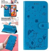 Voor Samsung Galaxy A11 Cat Bee Embossing Pattern Shockproof Horizontale Flip Leather Case met houder & kaartsleuven & portemonnee (blauw)