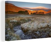 Canvas Schilderij Uitzicht op het landschap bij het Nationaal park Brecon Beacons - 120x80 cm - Wanddecoratie