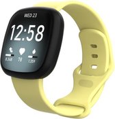 By Qubix geschikt voor Fitbit Versa 3 - Fitbit Versa 4 - Fitbit Sense 1 - Fitbit Sense 2 Sportbandje - Geel - Maat: S-M Smartwatchbandje bandje Armband Polsband Strap Band Watchband