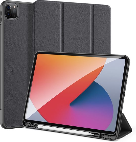 Zwarte tri-fold hoes voor iPad Pro 12.9 (2021), staand met stylus.