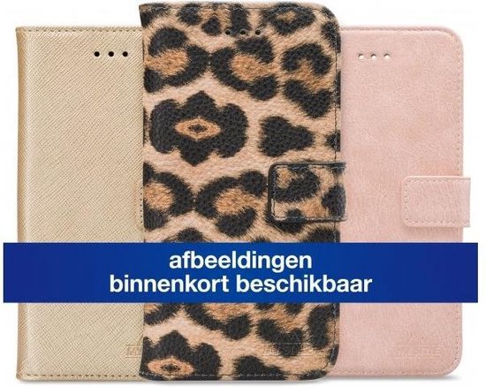 Trois étuis de téléphone : un beige texturé, un imprimé léopard et un rose pâle.
