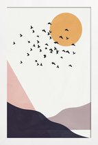 JUNIQE - Poster met houten lijst Flock Of Birds III -13x18 /Geel &