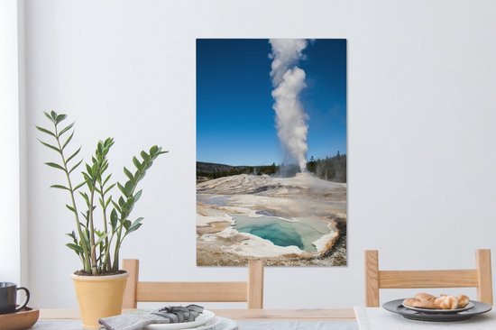 Un geyser actif avec des roches blanches dans le parc national de Yellowstone sur toile 60x90 cm - Tirage photo sur toile (Décoration murale salon / chambre)
