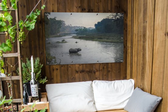 Rhino traverse la rivière dans le parc national de Chitwan au Népal Affiche de jardin 120x80 cm - Toile de jardin / Toile d'extérieur / Peintures pour l'extérieur (décoration de jardin)