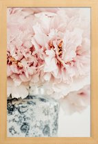 JUNIQE - Poster in houten lijst Peonies In A Vase -20x30 /Roze & Wit
