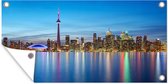 Tuinposter Skyline van het Noord-Amerikaanse Toronto in Canada in de avond - 60x30 cm - Tuindoek - Buitenposter