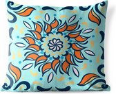 Buitenkussens - Tuin - Vierkant patroon op een lichtblauwe achtergrond met een oranje bloem en versieringen - 60x60 cm
