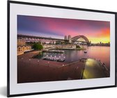 Fotolijst incl. Poster - Zonsopgang achter de Sydney Harbour Bridge in Australië - 60x40 cm - Posterlijst