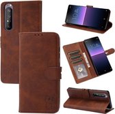 Voor Sony Xperia 1 III Reliëf Happy Cat Patroon Horizontale Flip Lederen Case met Houder & Kaartsleuven & Portemonnee (Bruin)