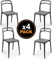 Set van 4 grijze plastic stoelen. Gemaakt van polypropyleen, licht en toepasbaar op elkaar