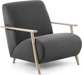 Kave Home - Meghan fauteuil met zwarte poten in massief essenhout met natuurlijke afwerking