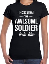 Awesome soldier / soldate cadeau t-shirt zwart dames XS