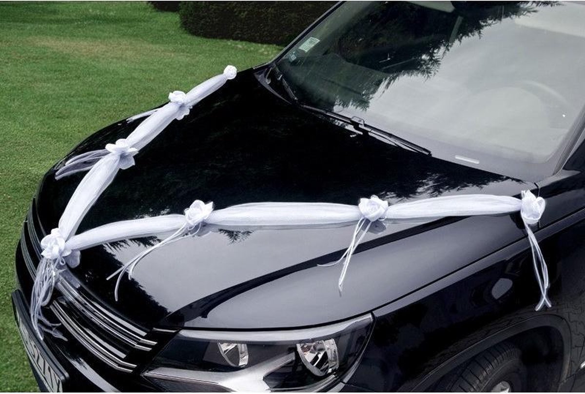 Trouwauto decoratie wit lint met 8 roosjes Trouwerij/huwelijk/bruiloft