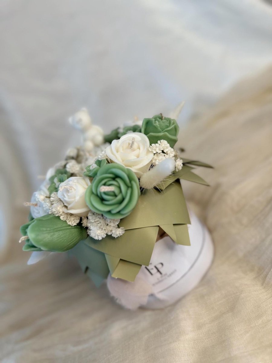 E Pure Candles - Handgemaakte Kaars Bloemen Boeket - Candle Bouquet - Groen & Wit