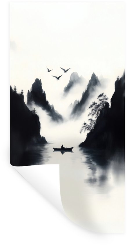 Peinture à l'encre d'un bateau à rames sur un lac, entouré de montagnes brumeuses et avec trois oiseaux en vol.