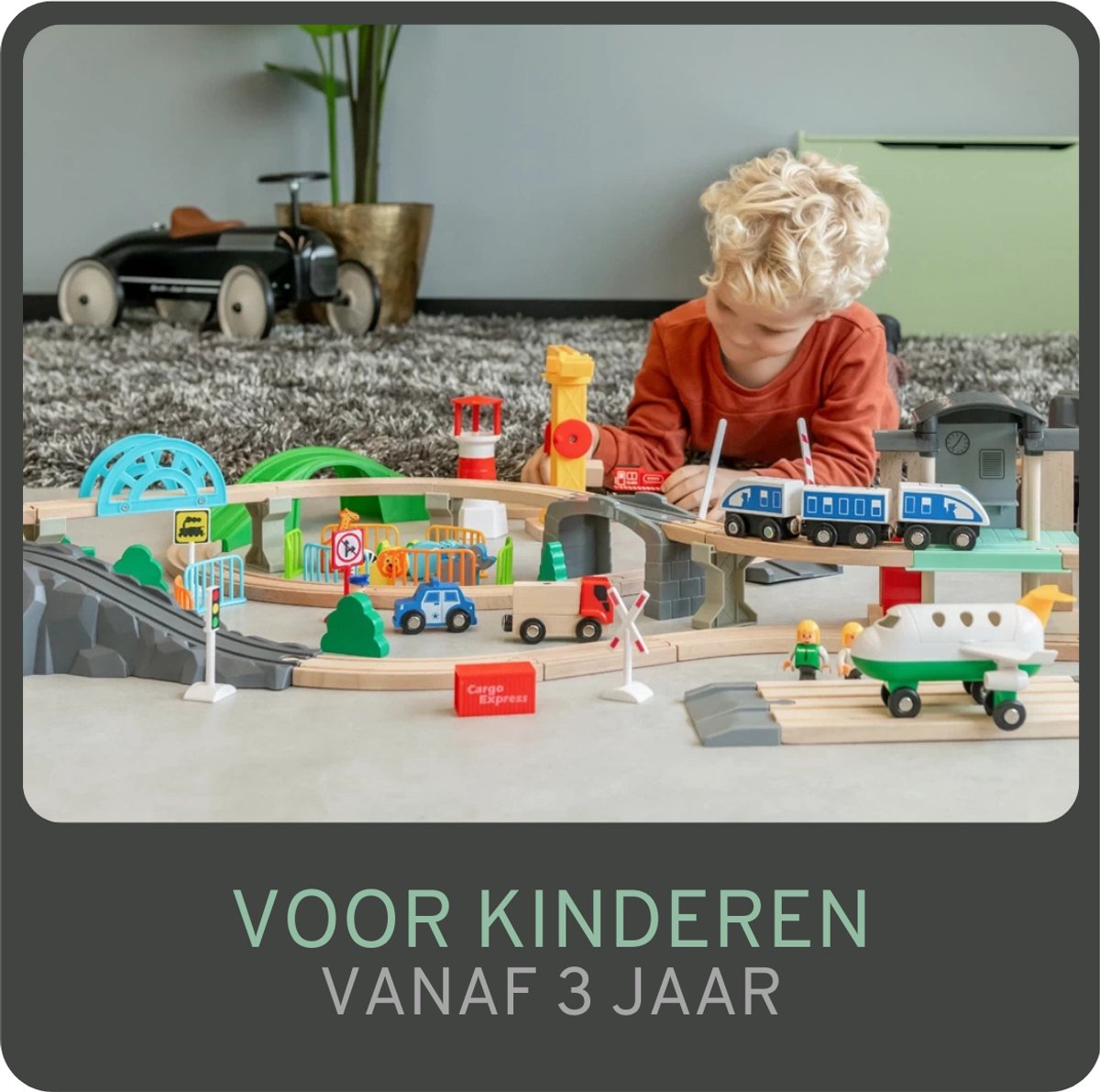 Bandits & Angels Houten Treinset Transport Thema 100 delig vanaf 3 jaar voor Jongens en Meisjes - Trein Set van Hout inclusief Accessoires - 100 delen - Houten Treinbaan met Trein, Hijskraan, Vliegtuig, Helikopter — afbeelding 4