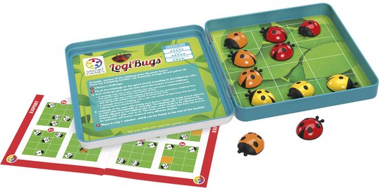 Jeu LogiBugs ouvert sur une table, montrant le plateau de jeu, des pièces détachées et le livret de règles.