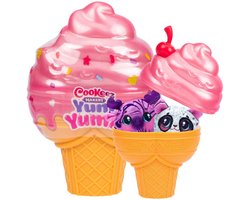 foto van Cookeez Makery Yum Yumz 2-pack - 2 pluchen knuffeltjes in een ijshoorntje