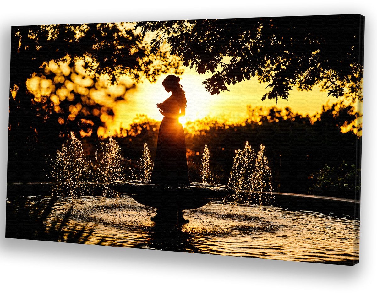 Silhouet vrouw bij zonsondergang - Silhouet muurdecoratie - Muurkunst fontein - Zonsonderg