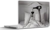 Laptop sticker - 10.1 inch - Lakens - Armen - Wijn - Glas - 25x18cm - Laptopstickers - Laptop skin - Cover